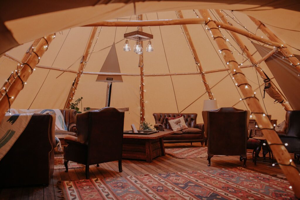 Image 1 – The Lounge